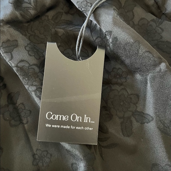 Privacy Please Galway Floral Satin Jogger Pant - Picture 8 of 8